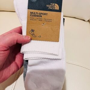 Medium The North Face Multi-Sport Cushion Quarter Socks - White, Grey & Black